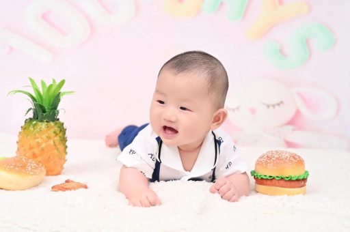 咸宁宝宝在妈妈肚子里
